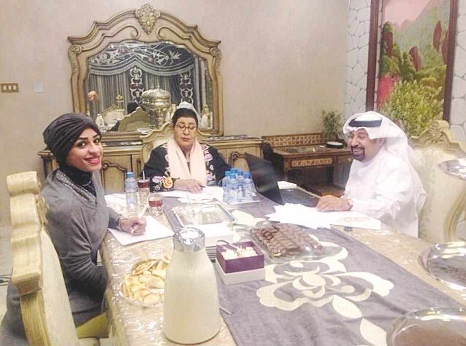 الصقعبي أثناء تسجيل «رجال من الكويت»