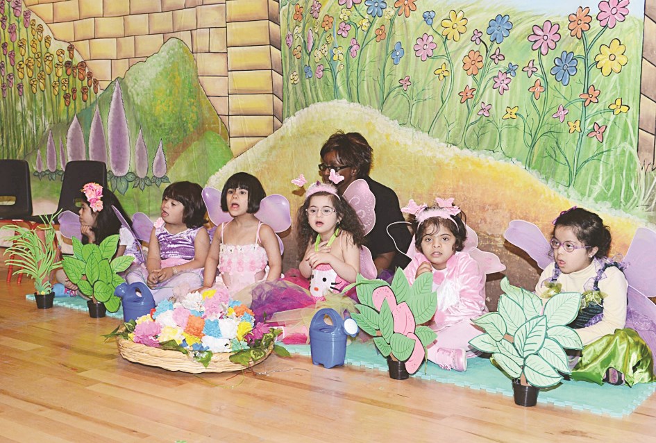 طالبات مدرسة خليفة (تصوير موسى عياش)