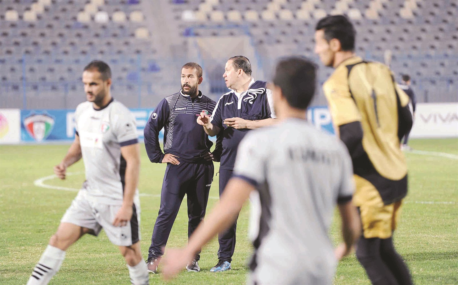 u0645u0639u0644u0648u0644 u0648u0627u0644u0645u0634u0639u0627u0646 u064au0634u0631u0641u0627u0646 u0639u0644u0649 u0627u0644u062au062fu0631u064au0628u0627u062a (u062au0635u0648u064au0631 u0637u0627u0631u0642 u0639u0632u0627u0644u062fu064au0646)