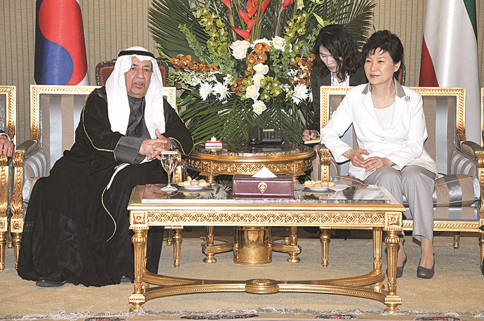 الرئيسة الكورية ورئيس غرفة التجارة علي الغانم