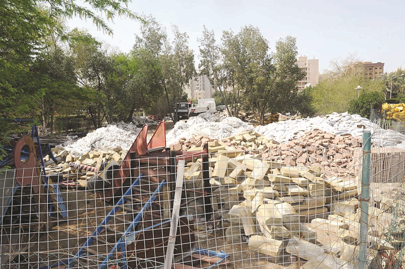 u0627u0644u062du062fu064au0642u0629 u062au062du0648u0644u062a u0625u0644u0649 u0645u0643u0628 u0646u0641u0627u064au0627u062a  (u062au0635u0648u064au0631 u0637u0627u0631u0642 u0639u0632 u0627u0644u062fu064au0646)