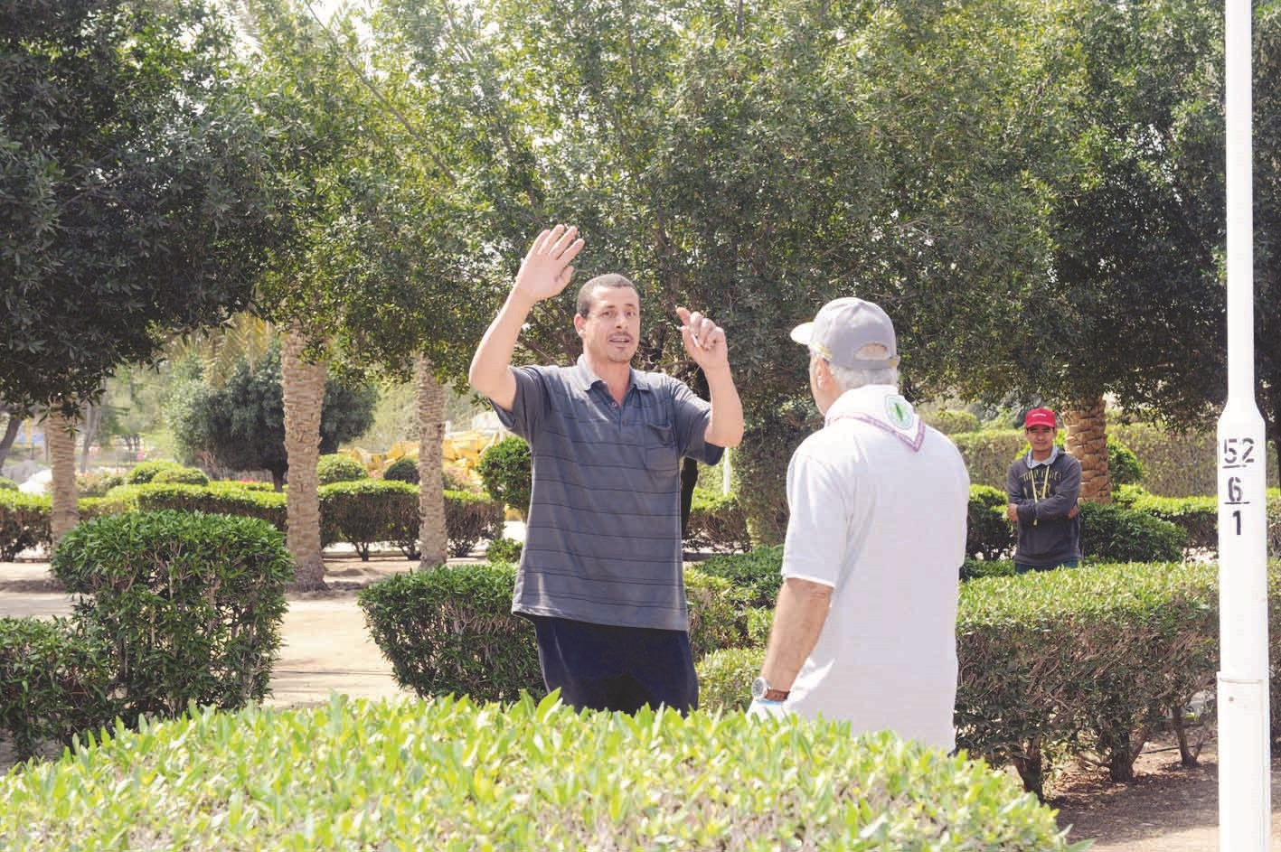 الحارس يحتج على دخول الفريق