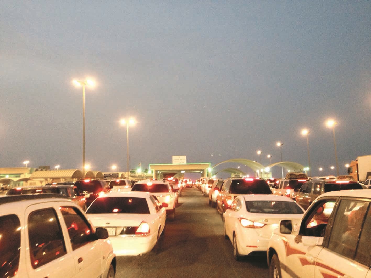 u0637u0627u0628u0648u0631 u0645u0646 u0627u0644u0633u064au0627u0631u0627u062a u064au0646u062au0638u0631 u0627u0644u0645u0631u0648u0631 (u062au0635u0648u064au0631 u0646u0627u0635u0631 u0627u0644u0641u0631u062du0627u0646)