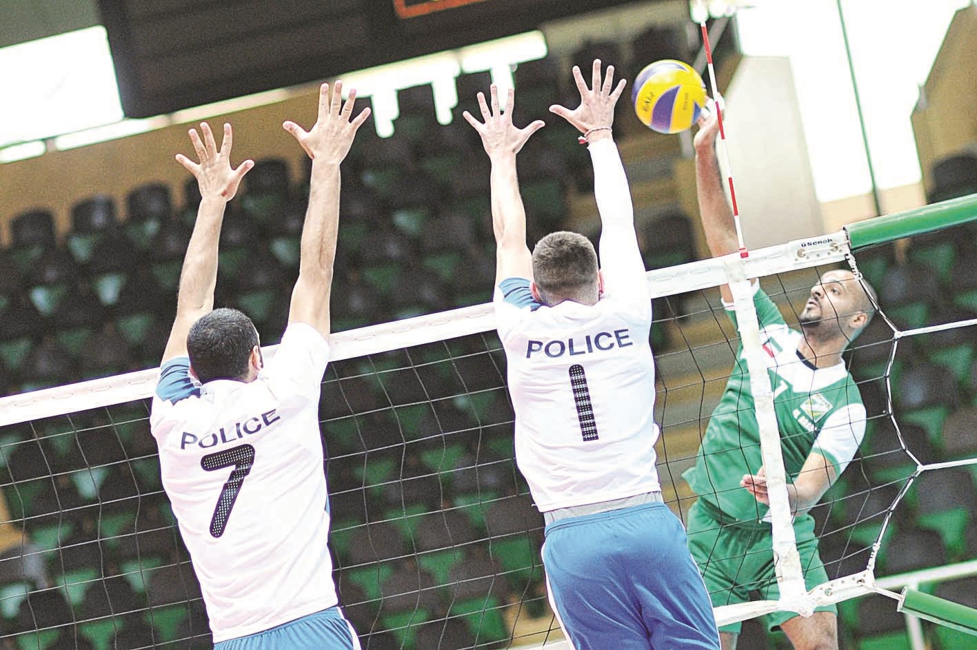 u062cu0627u0633u0645 u0627u0644u0635u0628u0627u063au0629 u0644u0627u0639u0628 u0627u0644u0639u0631u0628u064a u062eu0644u0627u0644 u0627u0644u0645u0628u0627u0631u0627u0629 u0623u0645u0627u0645 u0627u0644u062cu064au0634  (u062au0635u0648u064au0631 u062cu0627u0633u0645 u0628u0627u0631u0648u0646)