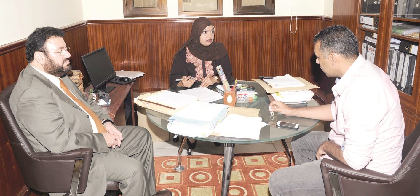 الحشاش وبيدس يتحدثان إلى الزميل عمر العلاس