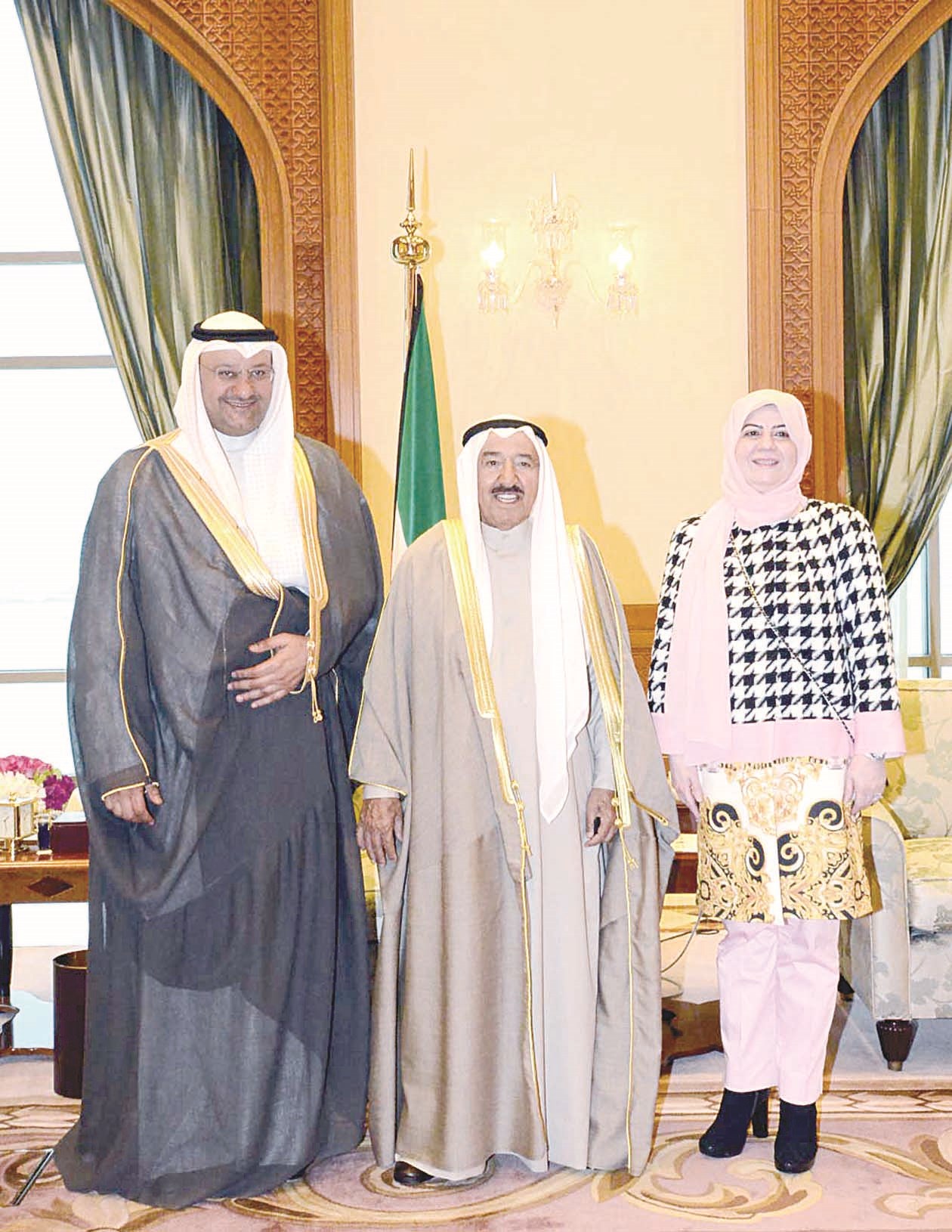 ... ومتوسطاً العبيدي والقطان