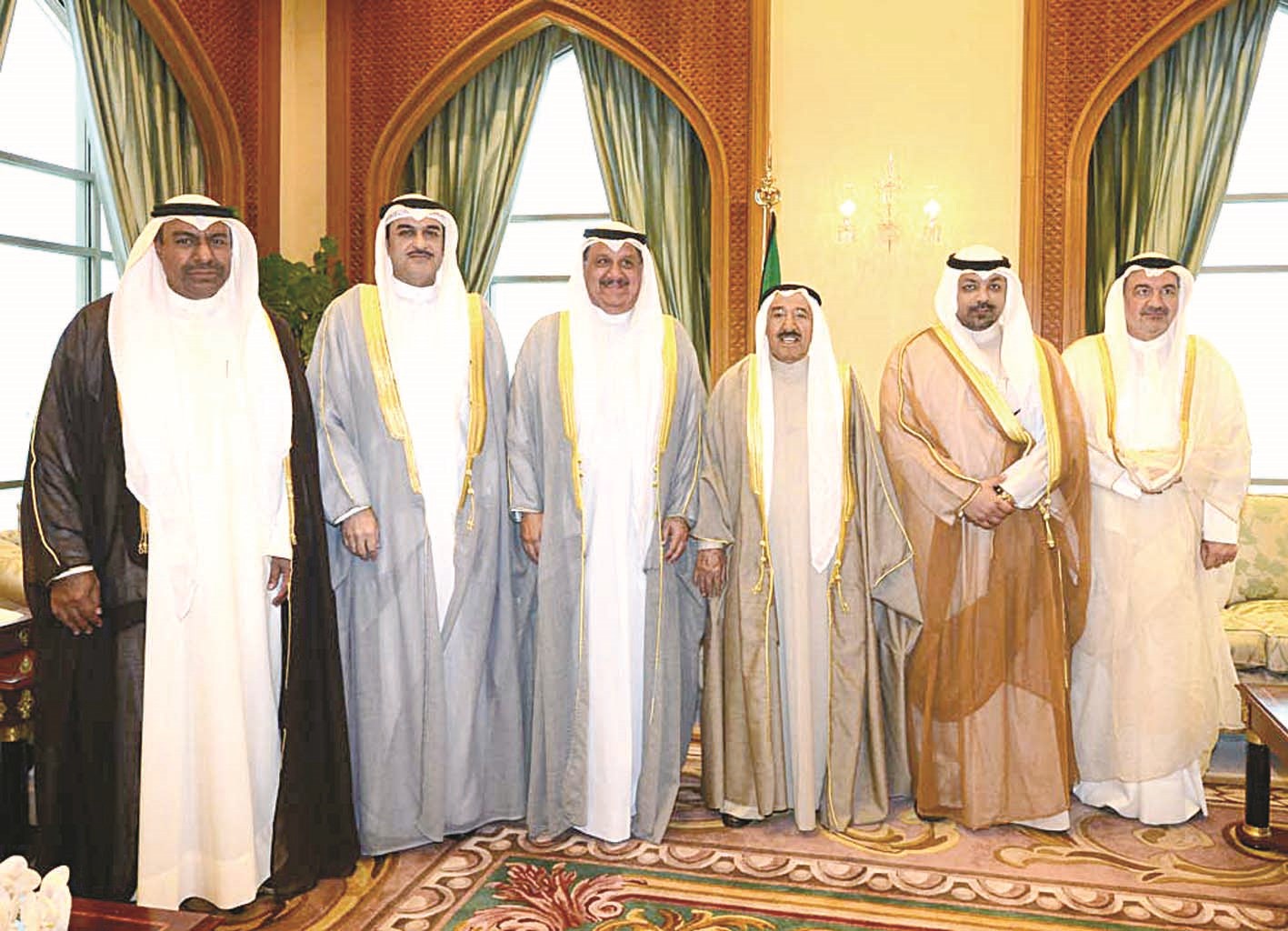 سمو الأمير مستقبلاً الكندري وقياديي «الموانئ»