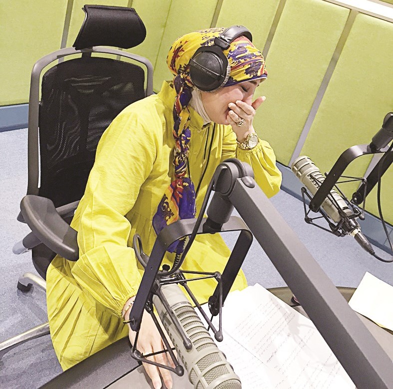 سماح تنخرط في البكاء لحظة اتصال والدتها