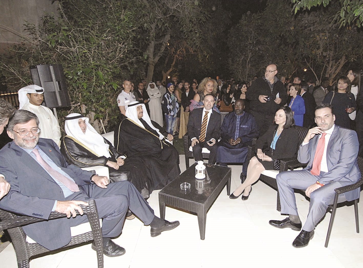 ... ومتوسطا عددا من حضور الاحتفال