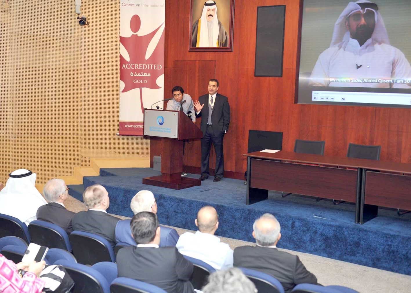 u062cu0627u0646u0628 u0645u0646 u0627u0644u0645u062au062du062fu062bu064au0646 u0641u064a u0627u0644u0645u0624u062au0645u0631 (u062au0635u0648u064au0631 u0633u0639u062f u0647u0646u062fu0627u0648u064a)