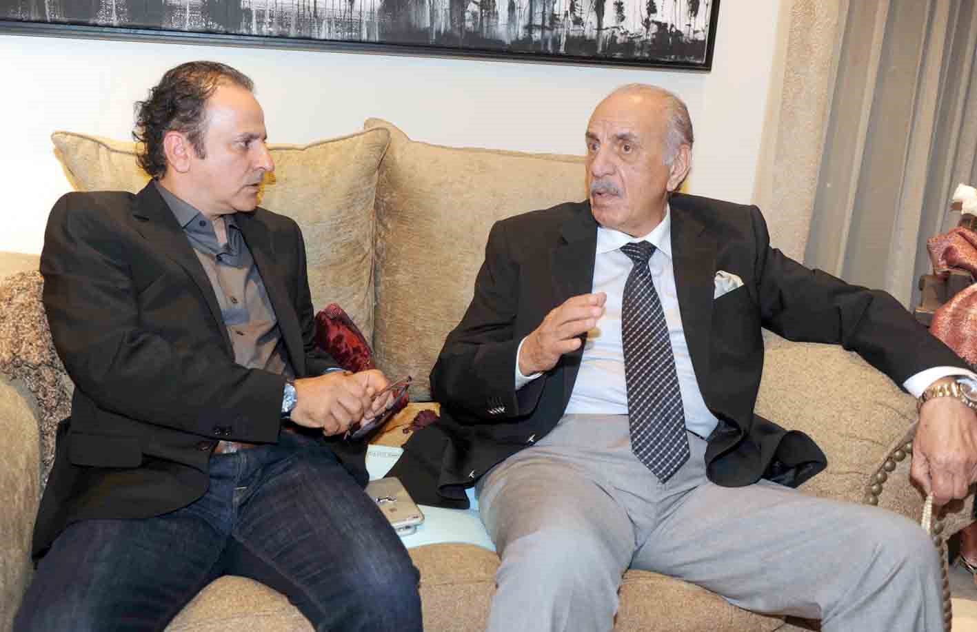 السنعوسي والمخرج وليد العوضي