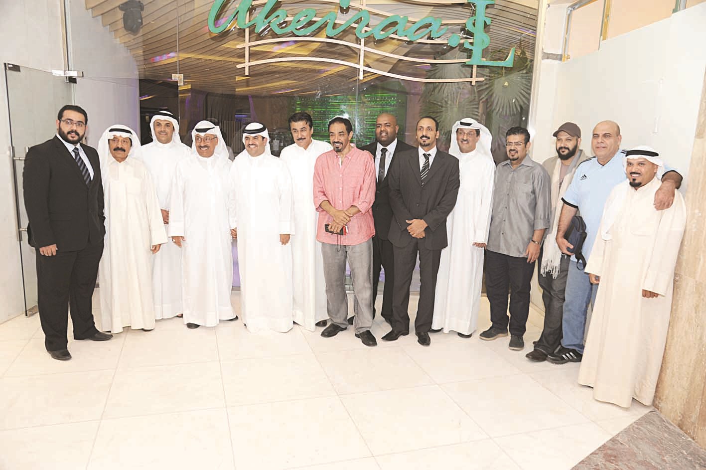 u062fu0639u064au062c u0627u0644u062eu0644u064au0641u0629 u064au062au0648u0633u0637 u0641u0631u064au0642 u0639u0645u0644 u0627u0644u0641u064au0644u0645 (u062au0635u0648u064au0631 u0643u0631u0645 u0630u064au0627u0628)