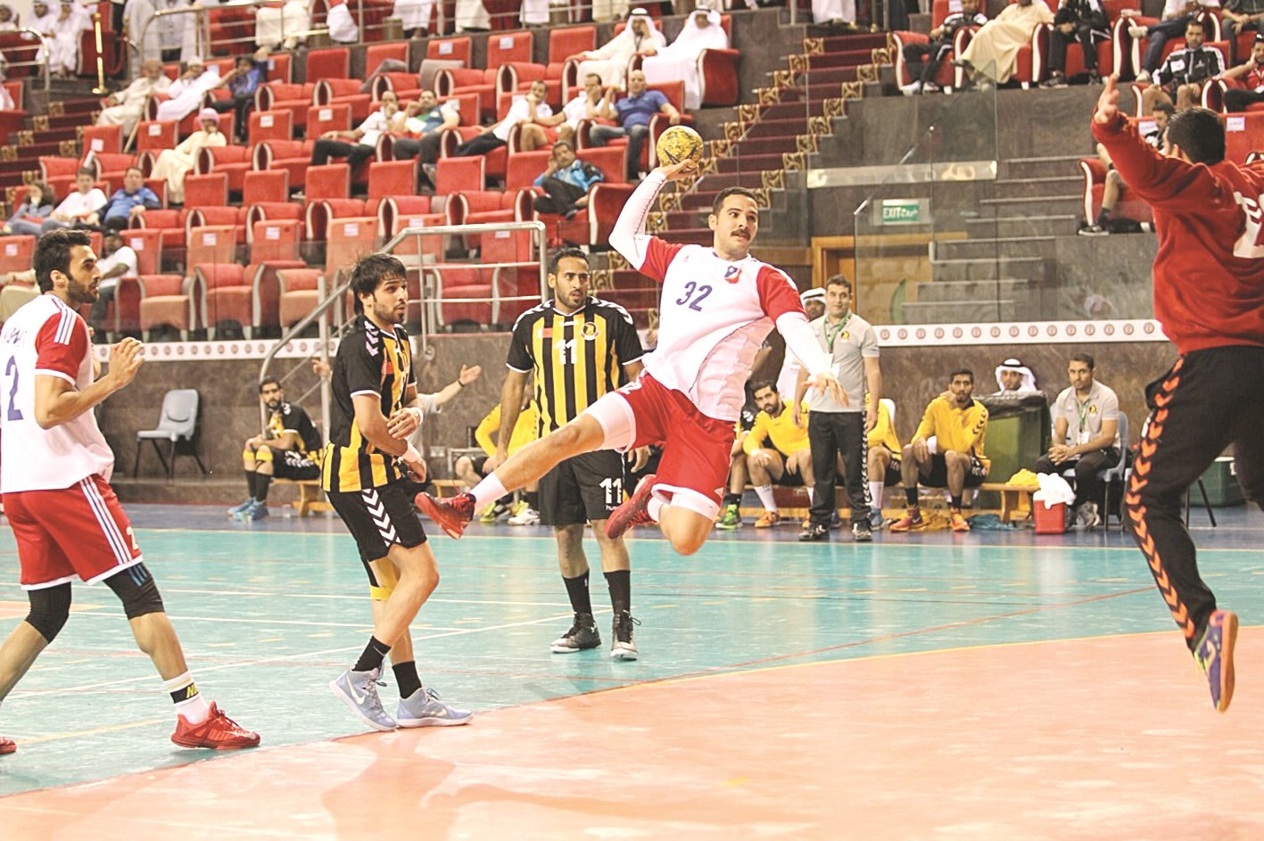 u0639u0628u062fu0627u0644u0631u062du0645u0646 u0627u0644u0628u0627u0644u0648u0644 u0646u062cu0645 u00abu0627u0644u0643u0648u064au062au00bb u064au0635u0648u0651u0628 u0639u0644u0649 u0645u0631u0645u0649 u0627u0644u0623u0647u0644u064a u0627u0644u0628u062du0631u064au0646u064a