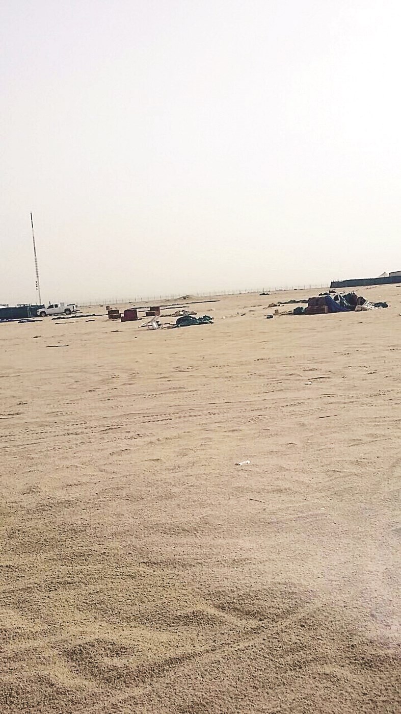 مواقع مخيمات تركها أصحابها دون رفع مخلفاتهم