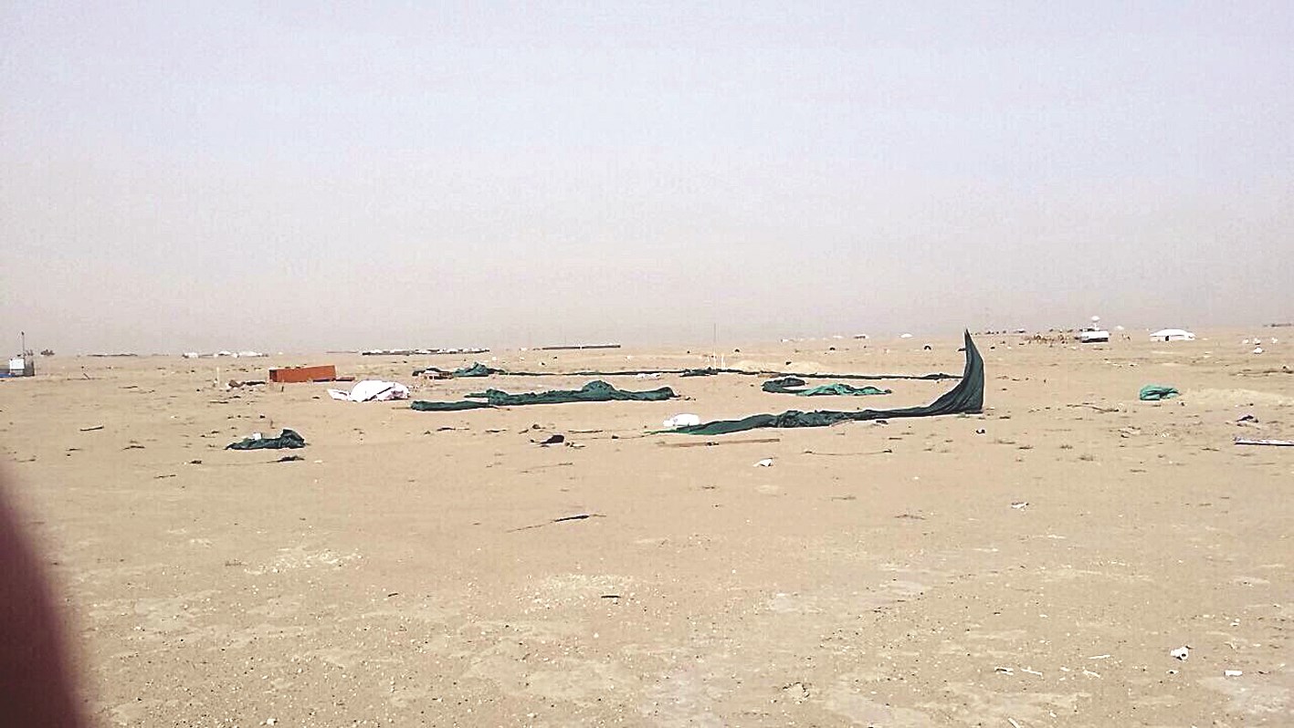 مخلفات على امتداد... البر