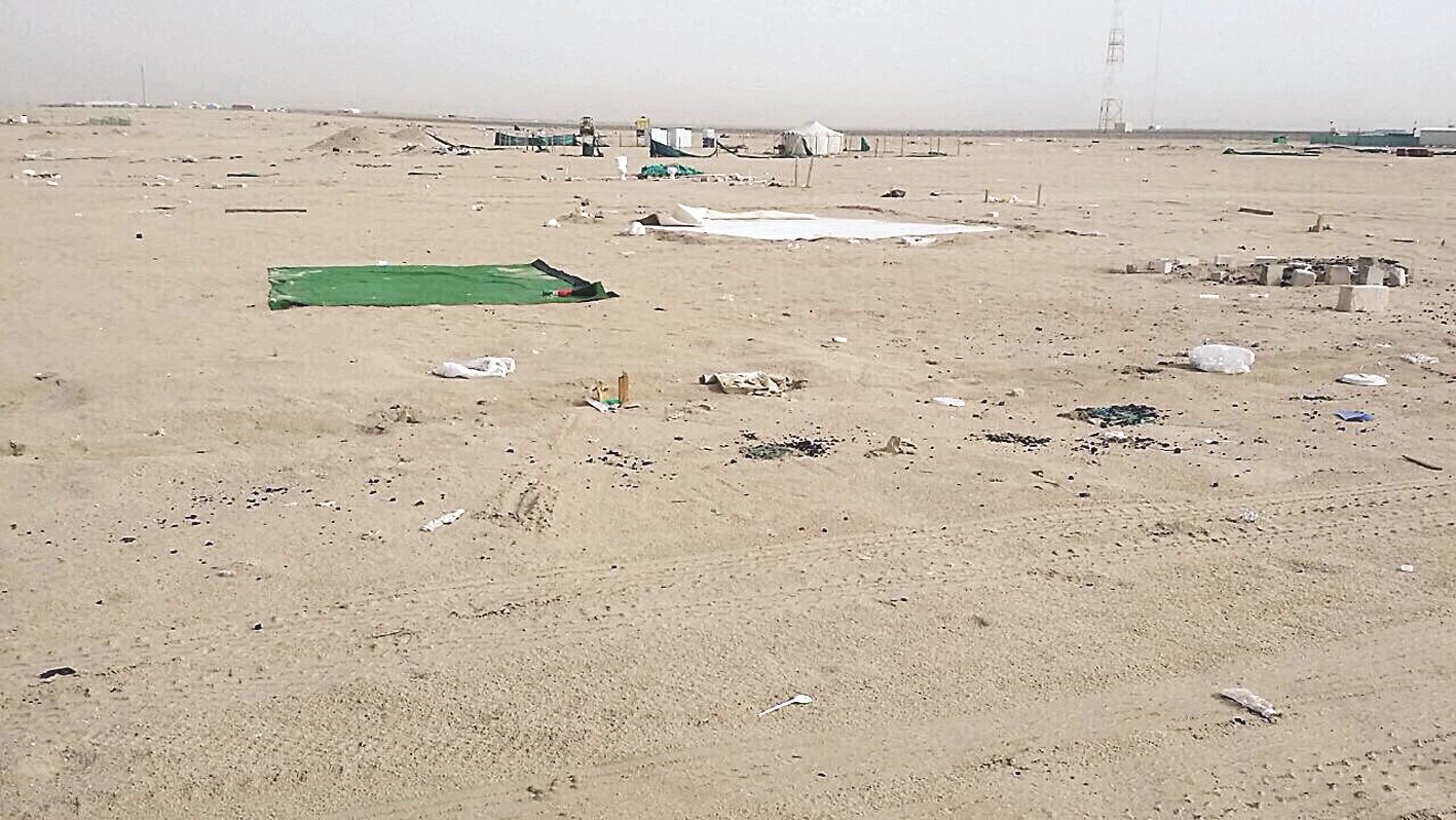 آثار المخيّمين بعدما تركوا مواقعهم