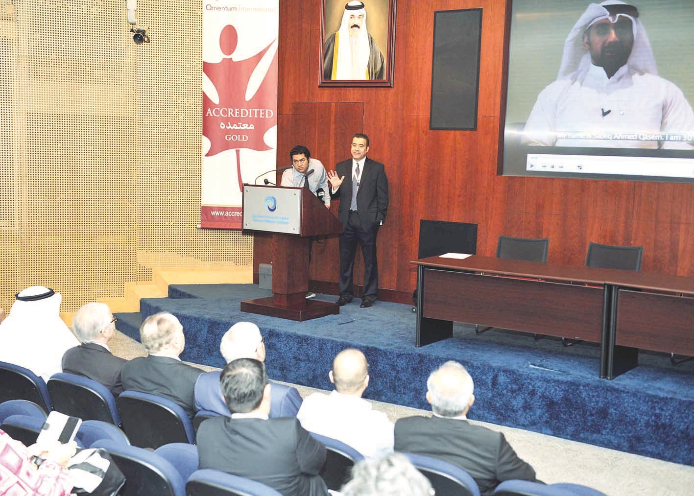 u062cu0627u0646u0628 u0645u0646 u0627u0644u0645u062au062du062fu062bu064au0646 u0641u064a u0627u0644u0645u0624u062au0645u0631 (u062au0635u0648u064au0631 u0633u0639u062f u0647u0646u062fu0627u0648u064a)