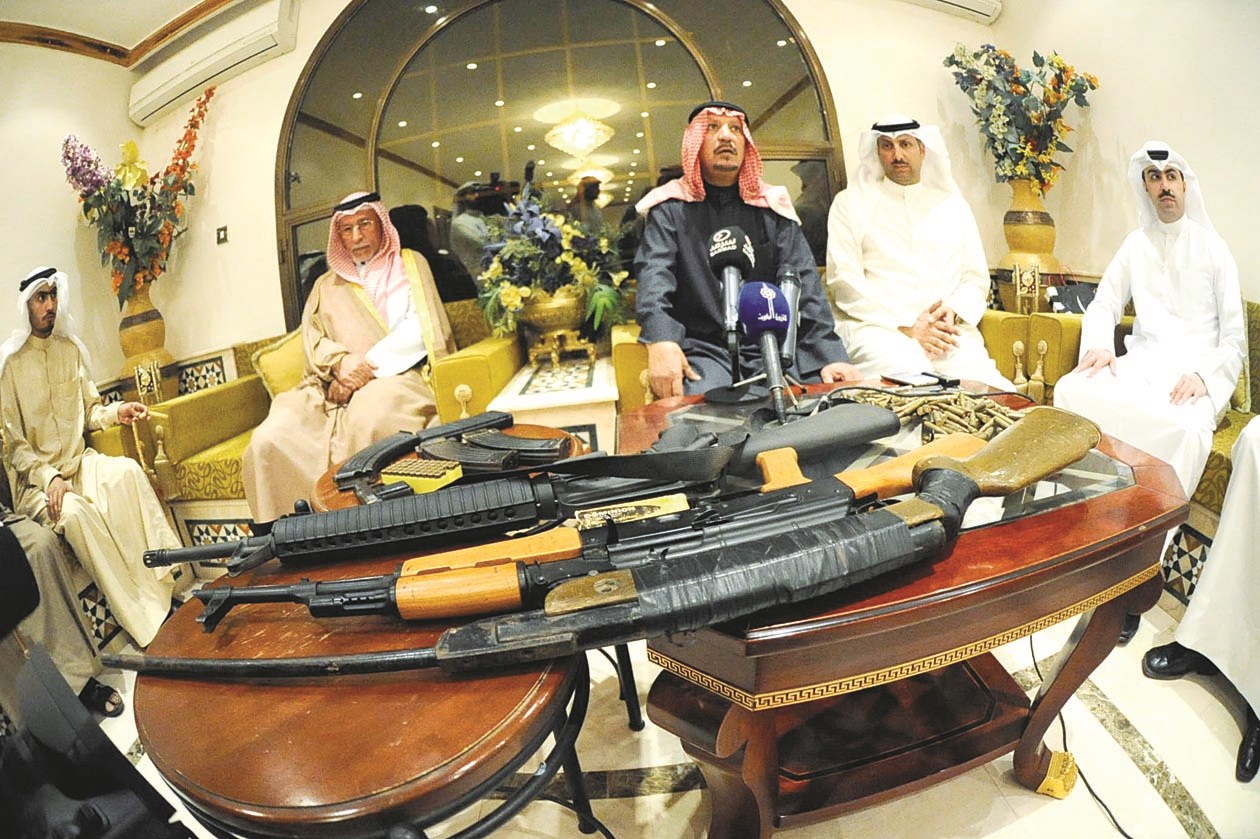 u0639u062fu0648u0627u0646 u0628u0646 u0637u0648u0627u0644u0629 u064au062au062du062fu062b u0648u0623u0645u0627u0645u0647 u0623u0633u0644u062du0629 u0648u0630u062eu064au0631u0629 u0633u0644u0651u0645u0647u0627 u0623u0628u0646u0627u0621 u0627u0644u0642u0628u064au0644u0629 u0628u062du0636u0648u0631 u0631u0626u064au0633 u0641u0631u0642u0629 u062cu0645u0639 u0627u0644u0633u0644u0627u062d u0627u0644u0639u0642u064au062f u0646u0627u064au0641 u0627u0644u062du0633u0627u0648u064a  (u062au0635u0648u064au0631 u0646u0627u064au0641 u0627u0644u0639u0642u0644u0629)