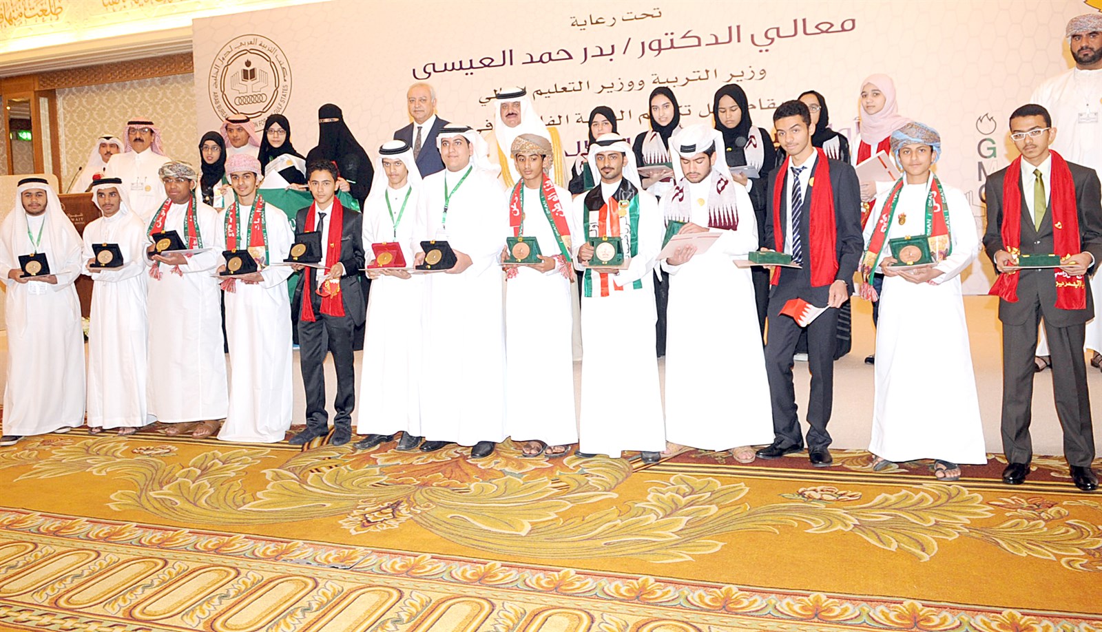 u0627u0644u0648u0632u064au0631 u064au062au0648u0633u0637 u0627u0644u0641u0627u0626u0632u064au0646 u0628u0623u0648u0644u0645u0628u064au0627u062f u0627u0644u0631u064au0627u0636u064au0627u062a (u062au0635u0648u064au0631 u0643u0631u0645 u0630u064au0627u0628)