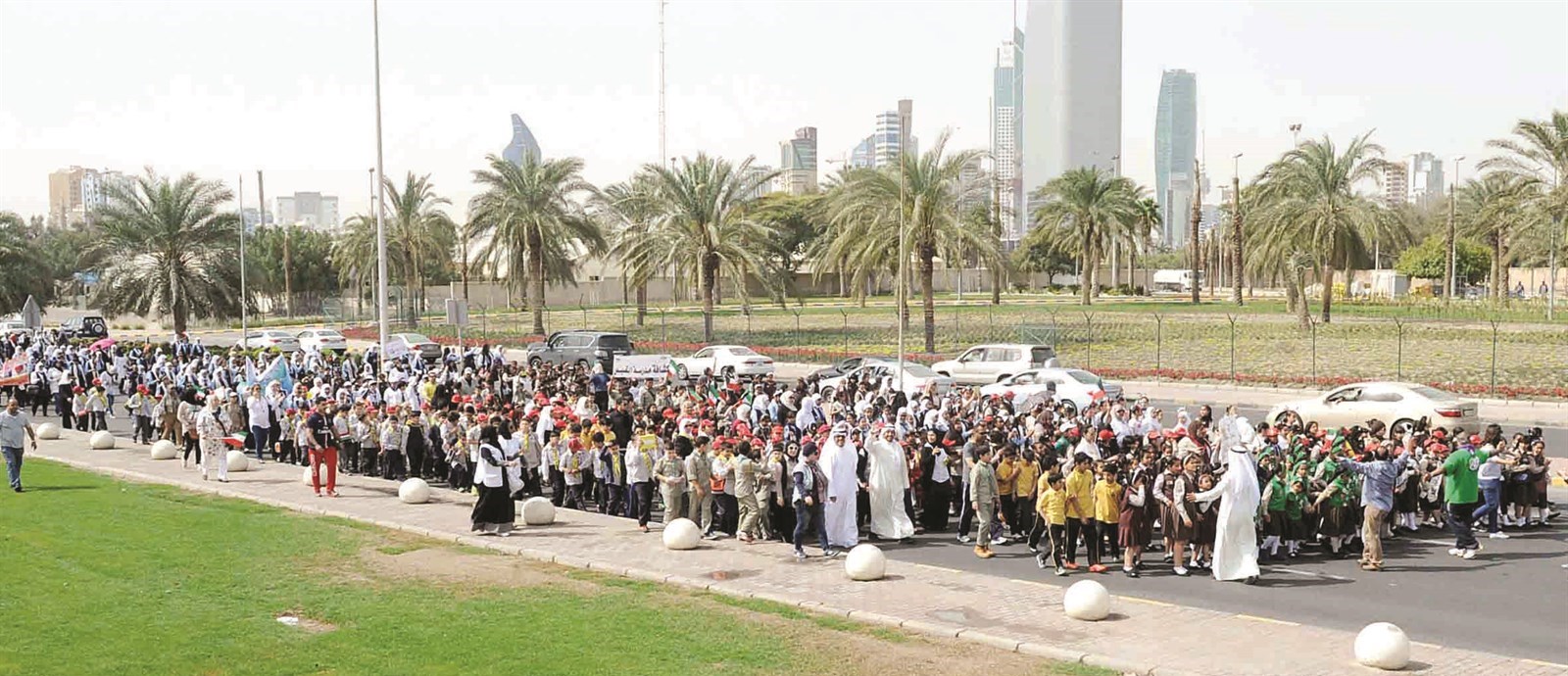 مدير هيئة البيئة تقدم المسيرة الطلابية