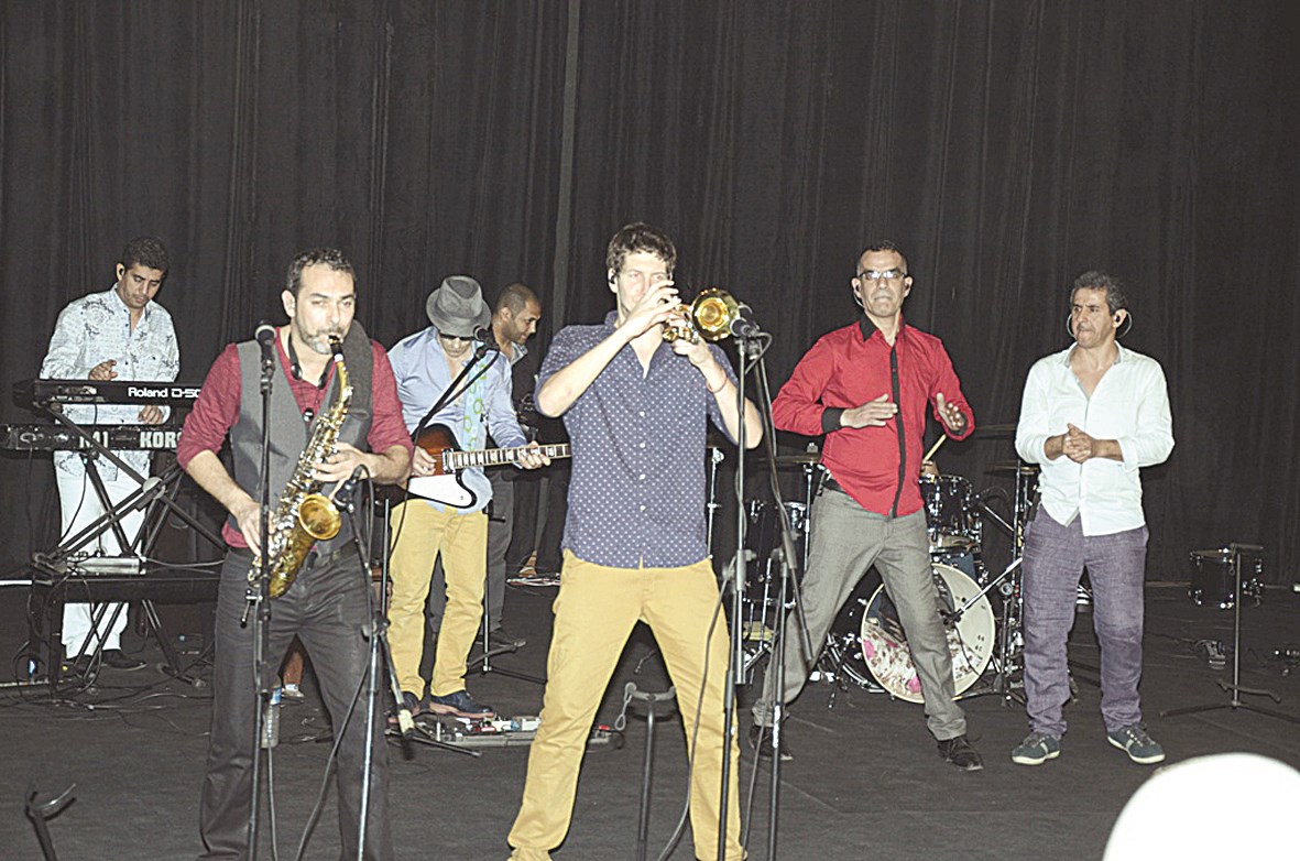 u0641u0631u0642u0629 u0628u0627u0631u0628u064au0633 (u062au0635u0648u064au0631 u0637u0627u0631u0642 u0639u0632u0627u0644u062fu064au0646)