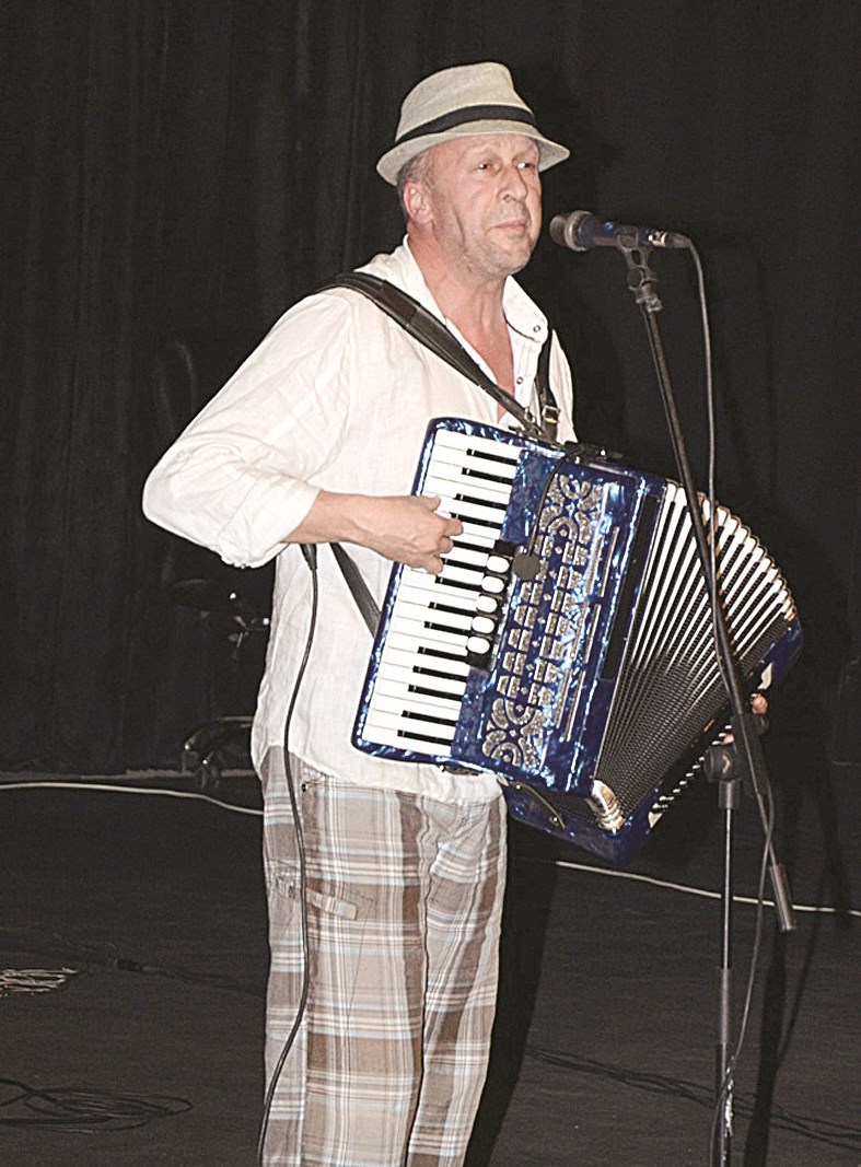 عزف على الأوكورديون