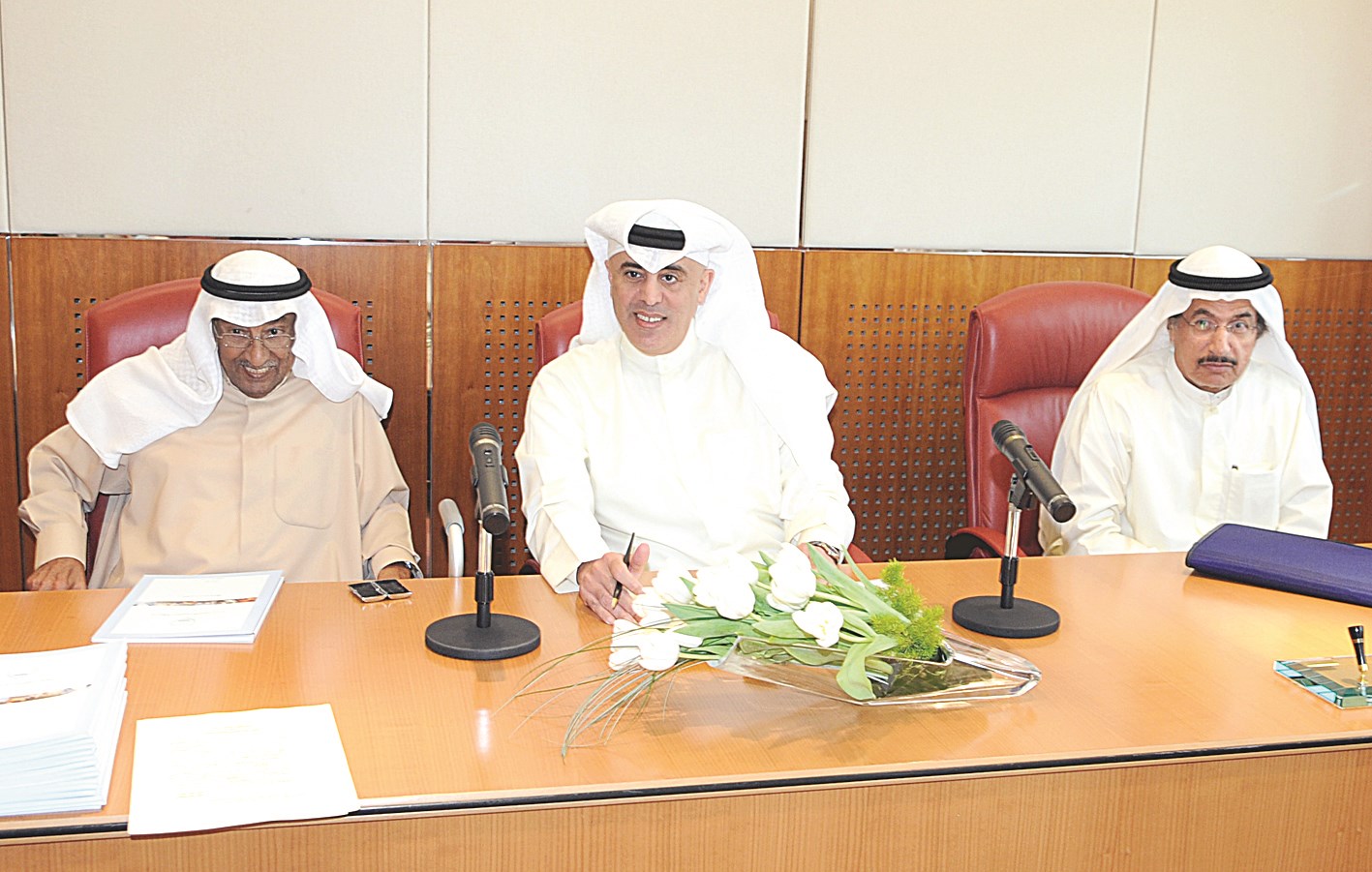 u0627u0644u0628u062du0631 u0645u062au0631u0626u0633u0627u064b u0627u0644u062cu0645u0639u064au0629 u0627u0644u0639u0645u0648u0645u064au0629 (u062au0635u0648u064au0631 u0643u0631u0645 u0630u064au0627u0628)