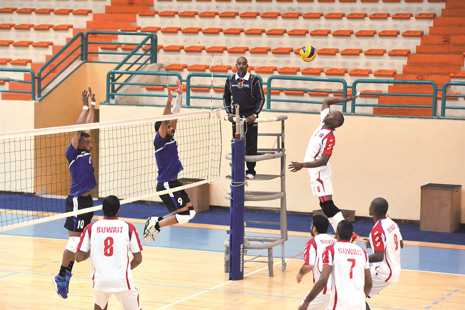 u0646u062cu0645 u0627u0644u0643u0648u064au062a u0633u0644u0637u0627u0646 u062eu0644u0641 u064au0636u0631u0628 u0628u0642u0648u0629 u0623u0645u0627u0645 u0627u0644u0634u0628u0627u0628 (u062au0635u0648u064au0631 u0646u0648u0631 u0647u0646u062fu0627u0648u064a)