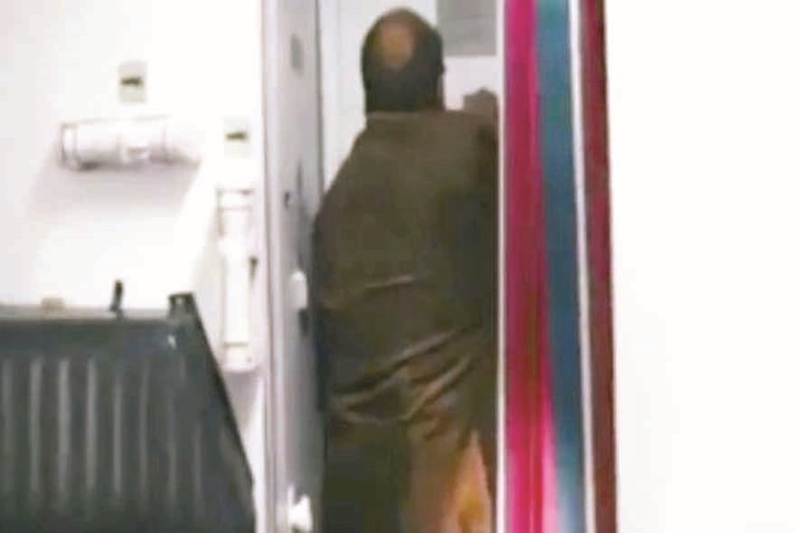 u0645u0634u0647u062f u0645u0646 u0627u0644u0641u064au0644u0645 u064au0628u064au0651u0646 u0644u062du0638u0629 u0627u0642u062au062du0627u0645 u0645u0642u0635u0648u0631u0629 u0642u064au0627u062fu0629 u0627u0644u0637u0627u0626u0631u0629