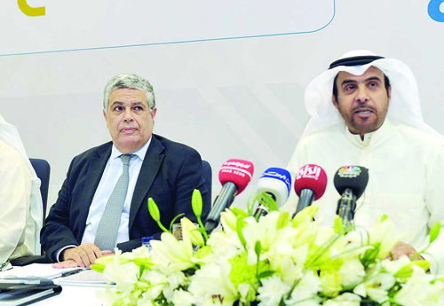 u0627u0644u062fu0643u062au0648u0631 u0623u0646u0648u0631 u0627u0644u0645u0636u0641 u0645u062au0631u0626u0633u0627u064b u0627u0644u0627u062cu062au0645u0627u0639     (u062au0635u0648u064au0631 u0633u0639u062f u0647u0646u062fu0627u0648u064a)