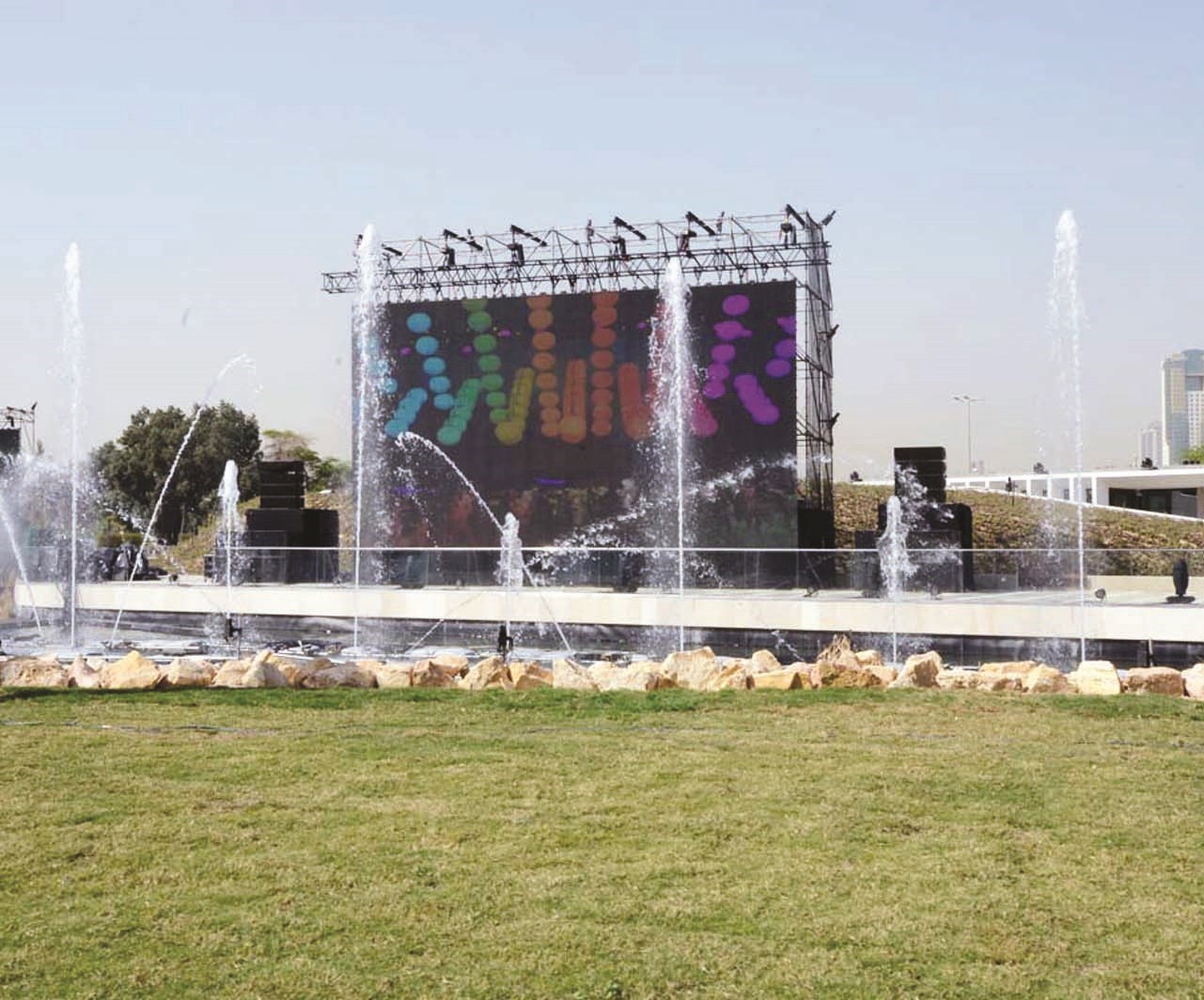 نافورة في الحديقة