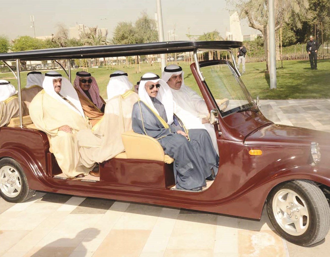 مرزوق الغانم وناصر المحمد وصباح الخالد في جولة داخل الحديقة