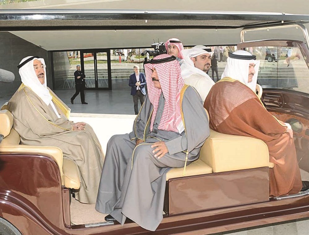 الأمير وولي العهد في جولة داخل الحديقة