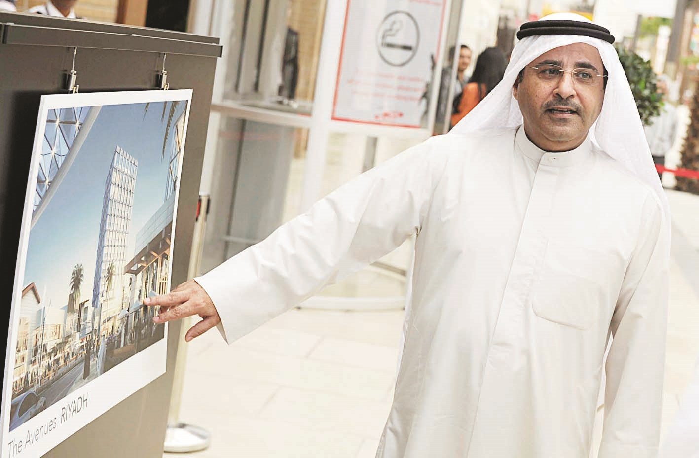 ... ويقدم شرحاً عن «أفنيوز» الرياض