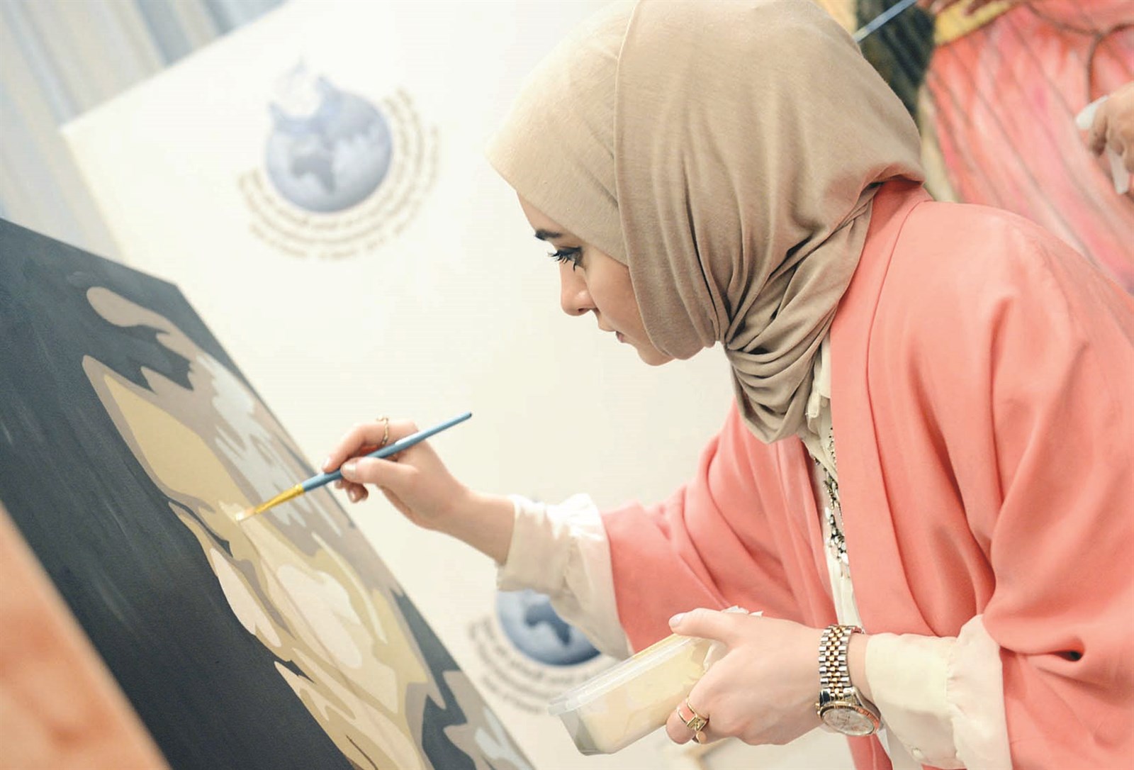 u0632u064au0646u0628 u062fu0634u062au064a u062au0639u0628u0631 u0628u0631u064au0634u062au0647u0627 u0639u0646 u0627u0644u062au0636u0627u0645u0646b (u062au0635u0648u064au0631 u0623u0633u0639u062f u0639u0628u062fu0627u0644u0644u0647)