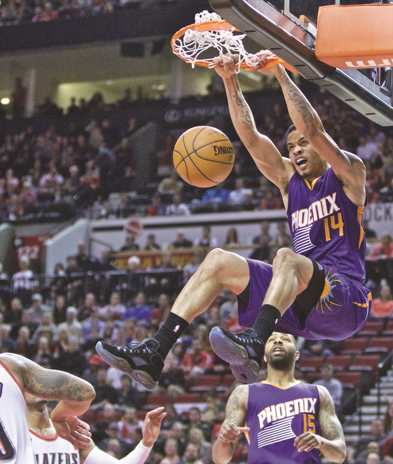 u063au0631u064au0646 u0644u0627u0639u0628 u0641u064au0646u064au0643u0633 u0645u0633u062cu0644u0627u064b u00abu062fu0646u0643u00bb u0641u064a u0633u0644u0629 u0628u0648u0631u062au0644u0627u0646u062f (u0625 u0628)