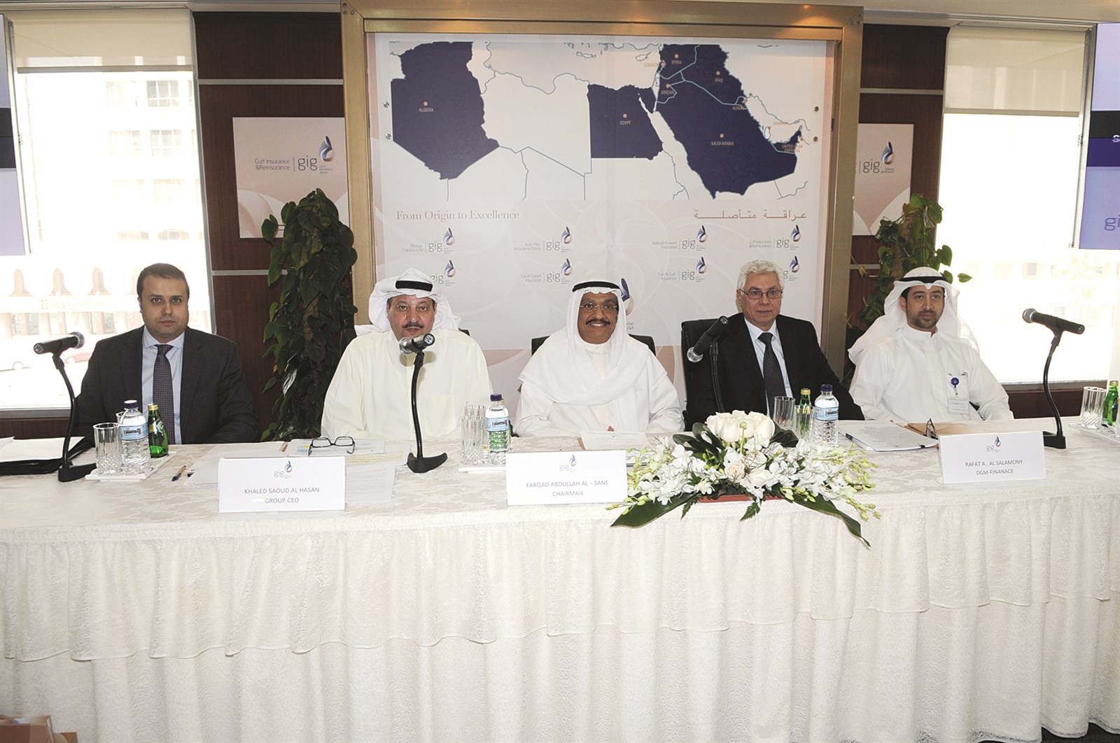 u0627u0644u0635u0627u0646u0639 u0645u062au0631u0626u0633u0627u064b u0627u0644u0627u062cu062au0645u0627u0639 u0648u0627u0644u062du0633u0646 u0625u0644u0649 u064au0645u064au0646u0647 (u062au0635u0648u064au0631 u0643u0631u0645 u0630u064au0627u0628)