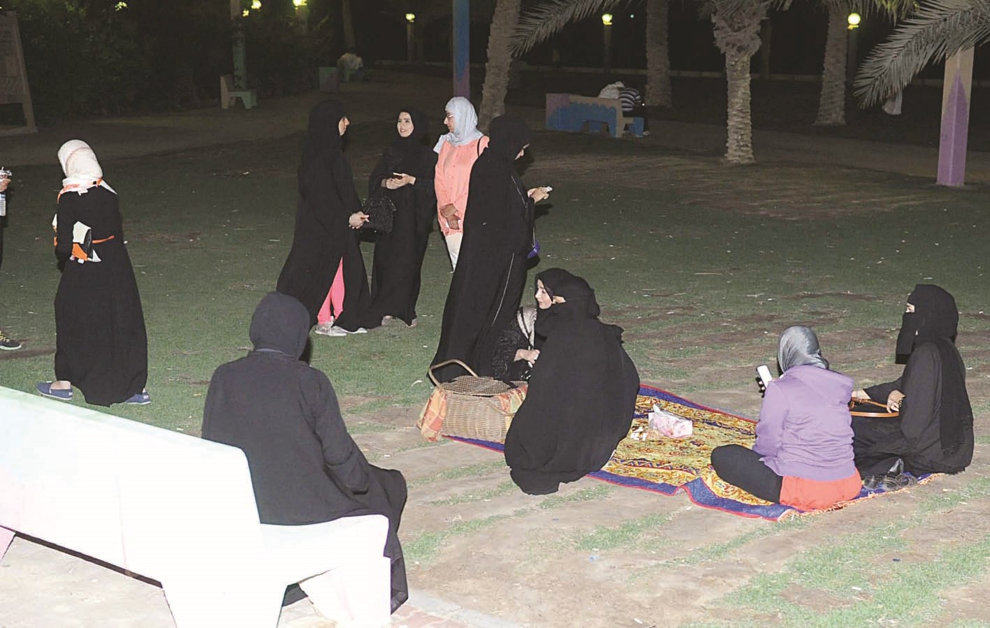 فتيات حضرن إلى ساحة الإرادة