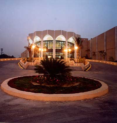 u0642u0627u0639u0629 u0627u0644u0645u0624u062au0645u0631u0627u062a u0628u0627u0644u0642u0627u0647u0631u0629