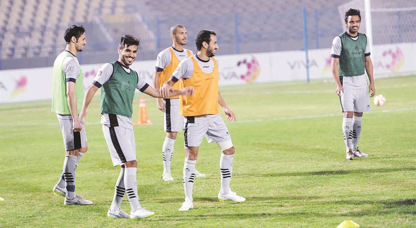 u062cu0627u0646u0628 u0645u0646 u062au062fu0631u064au0628u0627u062a u00abu0627u0644u0623u0632u0631u0642u00bb (u062au0635u0648u064au0631 u0637u0627u0631u0642 u0639u0632u0627u0644u062fu064au0646)