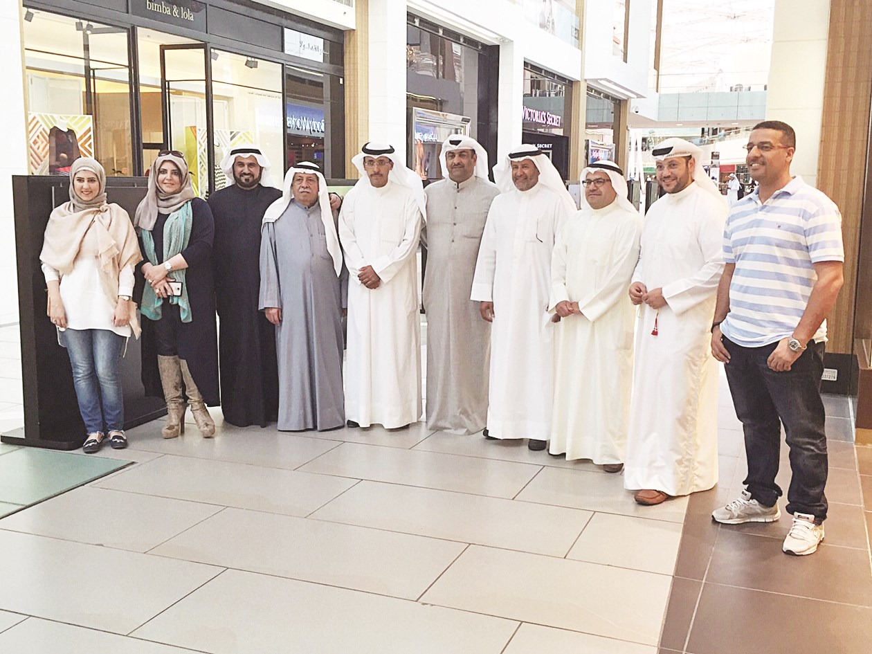 منظمو المعرض