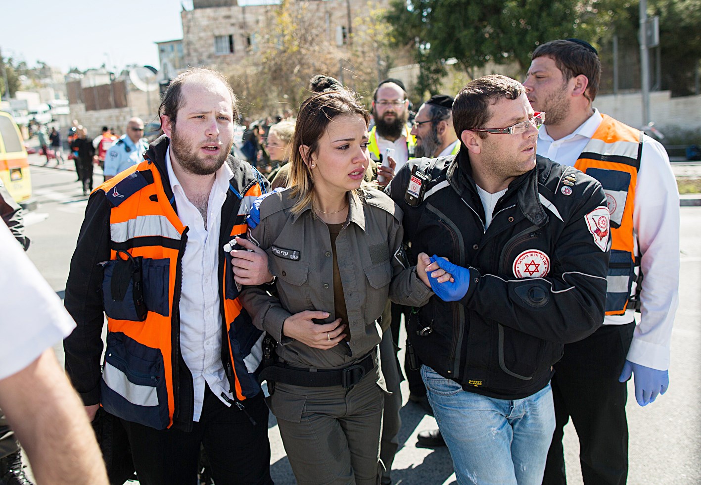 u0645u0633u0639u0641u0648u0646 u0625u0633u0631u0627u0626u064au0644u064au0648u0646 u064au0633u0627u0639u062fu0648u0646 u0645u062cu0646u0651u062fu0629 u0623u0635u064au0628u062a u0628u0639u062f u0627u0644u0639u0645u0644u064au0629  ( u0627 u0641 u0628)