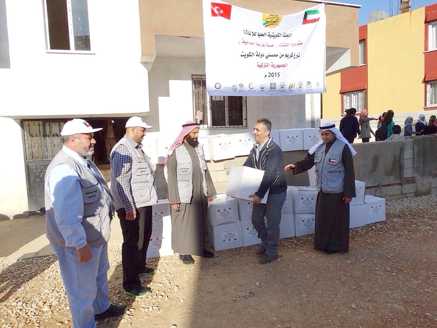 u062au0648u0632u064au0639 u0627u0644u0645u0633u0627u0639u062fu0627u062a u0639u0644u0649 u0627u0644u0644u0627u062cu0626u064au0646 u0627u0644u0633u0648u0631u064au064au0646