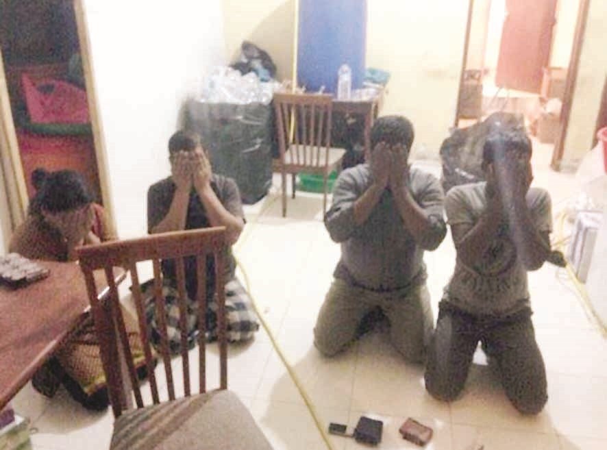 u0627u0644u0645u0636u0628u0648u0637u0648u0646 u0627u0644u0623u0631u0628u0639u0629 u0641u064a u0645u0635u0646u0639u0647u0645