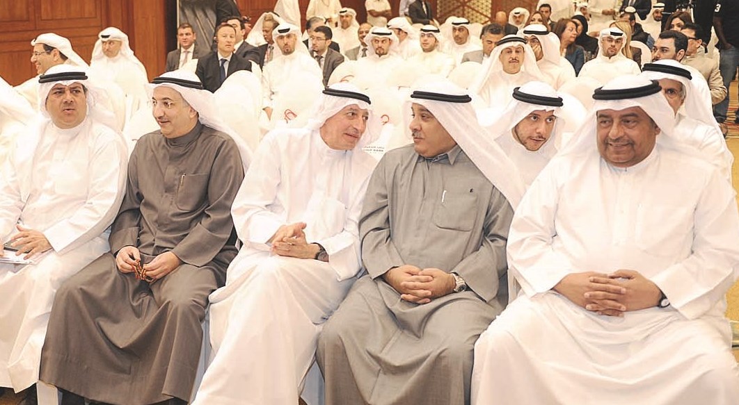 u062cu0627u0646u0628 u0645u0646 u0627u0644u062du0636u0648u0631 (u062au0635u0648u064au0631 u0637u0627u0631u0642 u0639u0632u0627u0644u062fu064au0646)