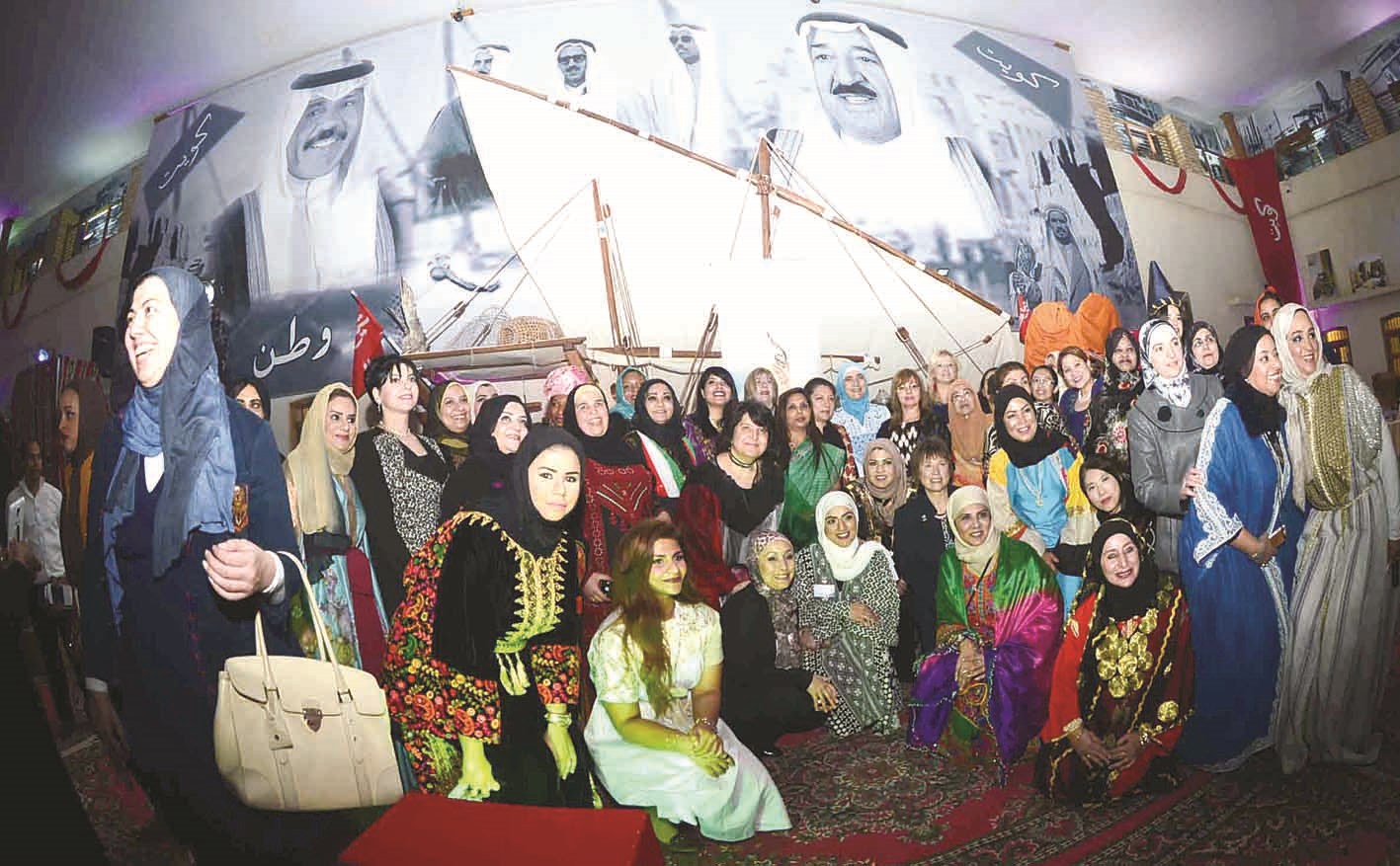 u0627u0644u0645u0634u0627u0631u0643u0627u062a u0641u064a u0644u0642u0637u0629 u062au0630u0643u0627u0631u064au0629 u0627u0645u0627u0645 u0644u0648u062du0629 u062au0634u0645u0644 u0642u064au0627u062fu0627u062a u0627u0644u0643u0648u064au062a (u062au0635u0648u064au0631 u0645u0648u0633u0649 u0639u064au0627u0634)