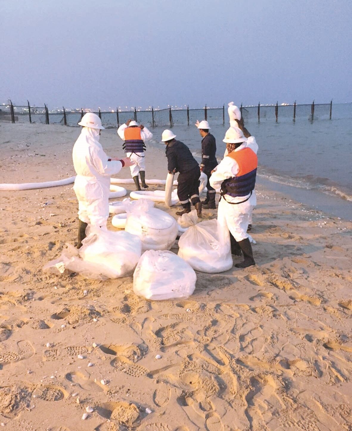 u0641u0631u064au0642 u0637u0648u0627u0631u0626 u0628u064au0626u064a u0645u0642u0627u0628u0644 u0623u0631u0636 u0645u064au0646u0627u0621 u0639u0628u062fu0627u0644u0644u0647 (u0623u0631u0634u064au0641 - u0643u0648u0646u0627)