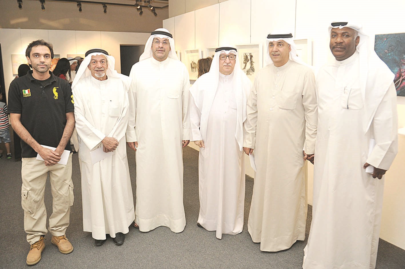 علي اليوحة ومشعل خلف مع فناني المرسم الحر