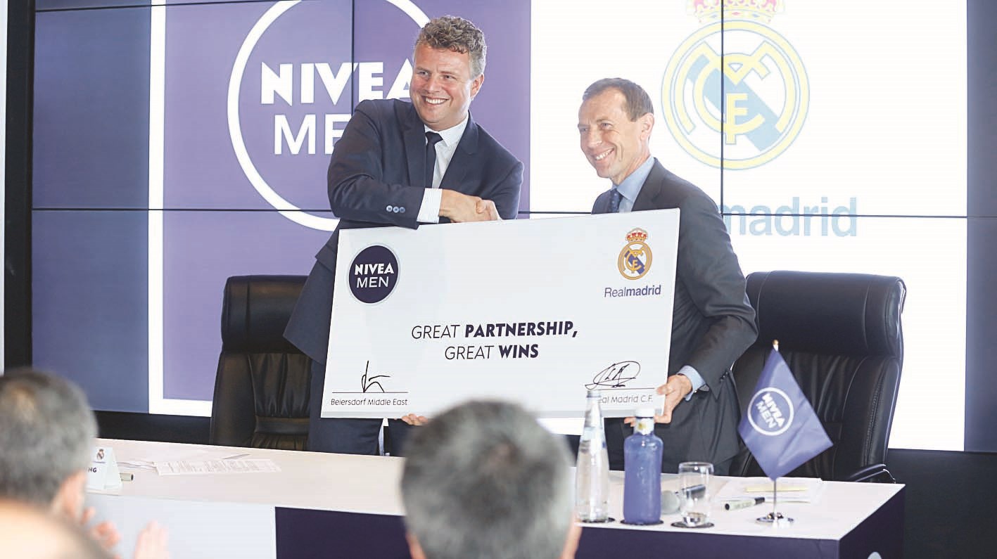 u0644u0642u0637u0629 u0644u062du0641u0644 u062au0648u0642u064au0639 u0627u0644u0639u0642u062f u0628u064au0646 u00abu0646u064au0641u064au0627u00bb u0648u0631u064au0627u0644 u0645u062fu0631u064au062f