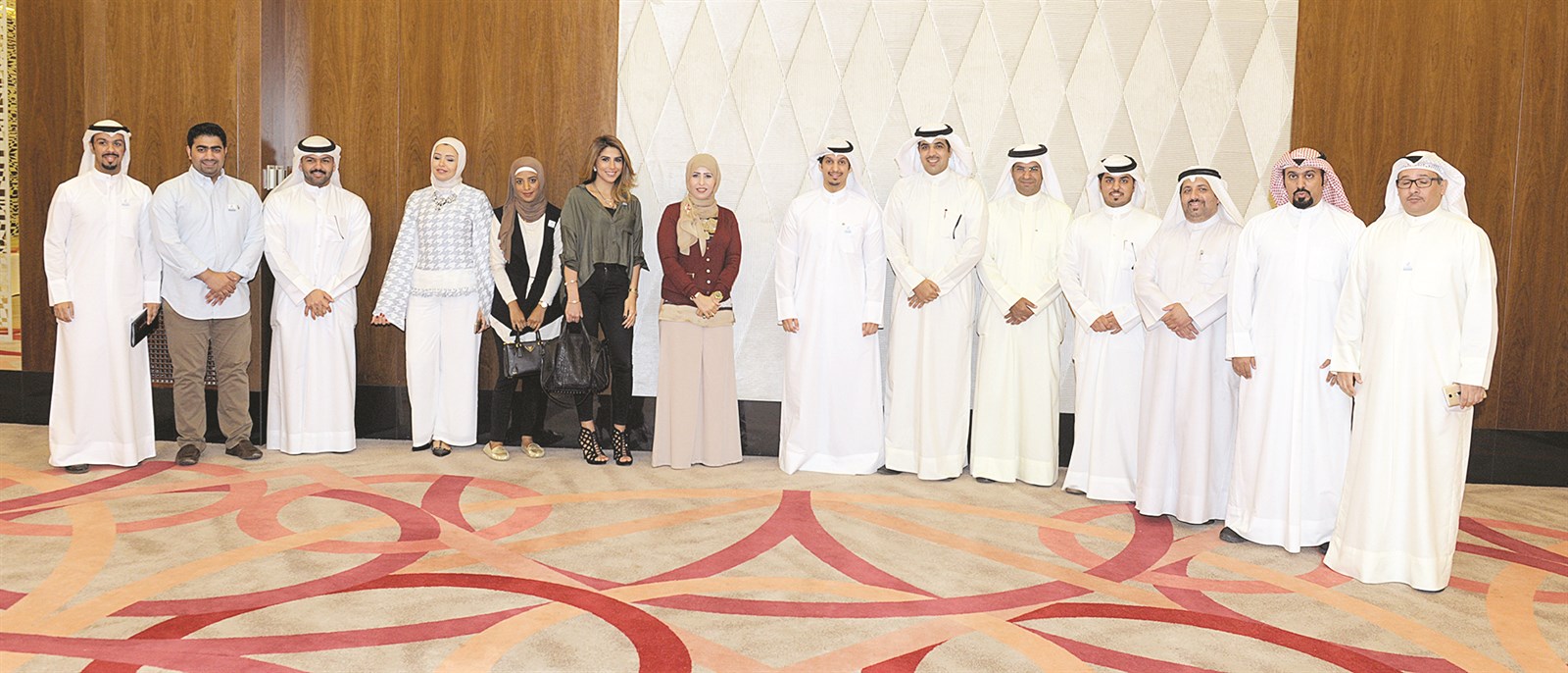 u0635u0648u0631u0629 u062cu0645u0627u0639u064au0629 u0644u0645u0633u0624u0648u0644u064a u0648u0632u0627u0631u0629 u0627u0644u0634u0628u0627u0628 u0648u062cu0627u0645u0639u0629 u0627u0644u0643u0648u064au062a u0648u0639u062fu062f u0645u0646 u0627u0644u0645u062au062fu0631u0628u064au0646      (u062au0635u0648u064au0631 u0632u0643u0631u064au0627 u0639u0637u064au0629)